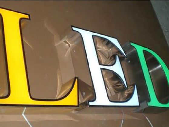 梅县介绍LED招牌的基础知识。