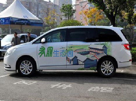 梅县户外车贴喷绘如何保持效果?